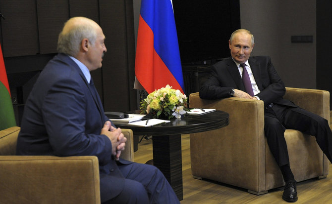 ZUMAPRESS / Scanpix nuotr./Vladimiro Putino ir Aliaksandro Lukašenkos susitikimas Sočyje