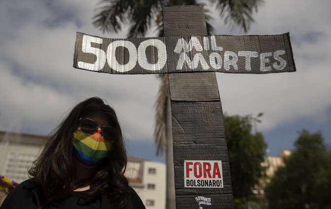 „Scanpix“/AP nuotr./Protestas prieš J.Bolsonaro Brazilijoje