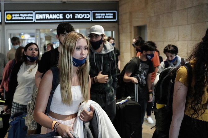 ZUMAPRESS / Scanpix nuotr./Visi į Izraelį atvykstantys asmenys vėl turi karantinuotis