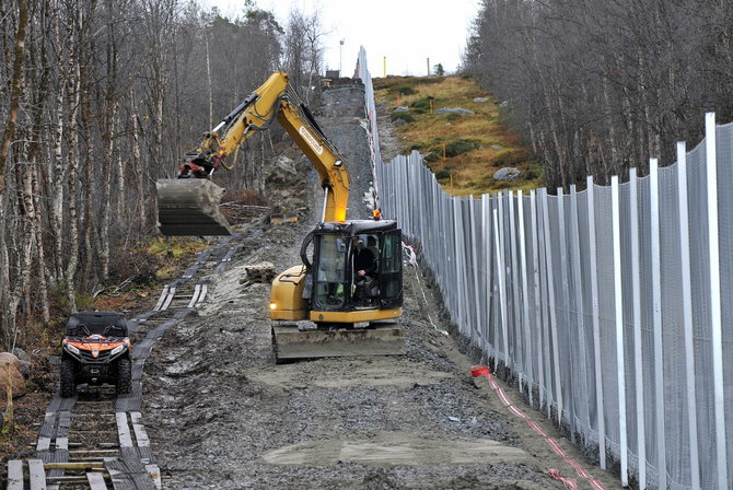 „Scanpix“/ITAR-TASS nuotr./Statomas barjeras prie Norvegijos sienos su Rusija