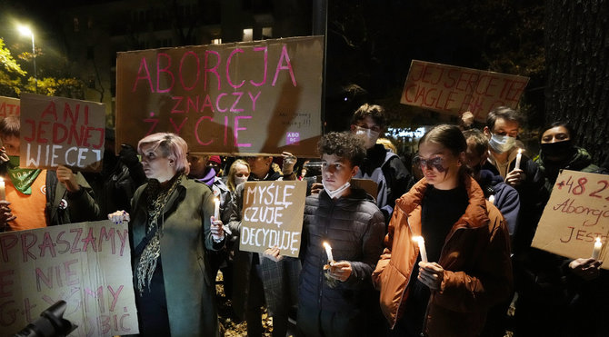 „Scanpix“/AP nuotr./Protestas prieš abortų draudimą Lenkijoje