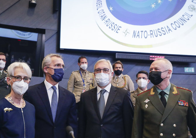„Scanpix“/AP nuotr./NATO ir Rusijos tarybos susitikimas