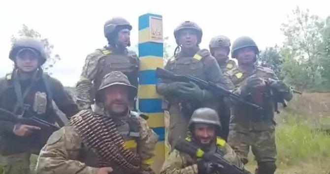 „Facebook“ nuotr./Ukrainos kariai prie sienos su Rusija netoli Charkivo