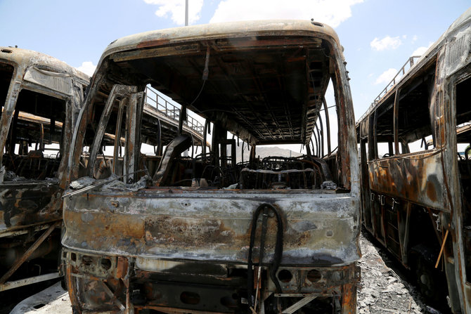 „Reuters“/„Scanpix“ nuotr./Sudeginti autobusai Saudo Arabijoje