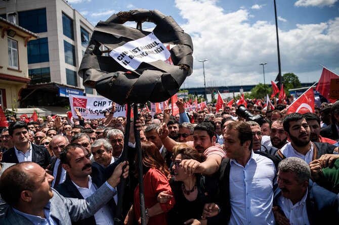 AFP/„Scanpix“ nuotr./Turkijos policija vaikė protestuotojus