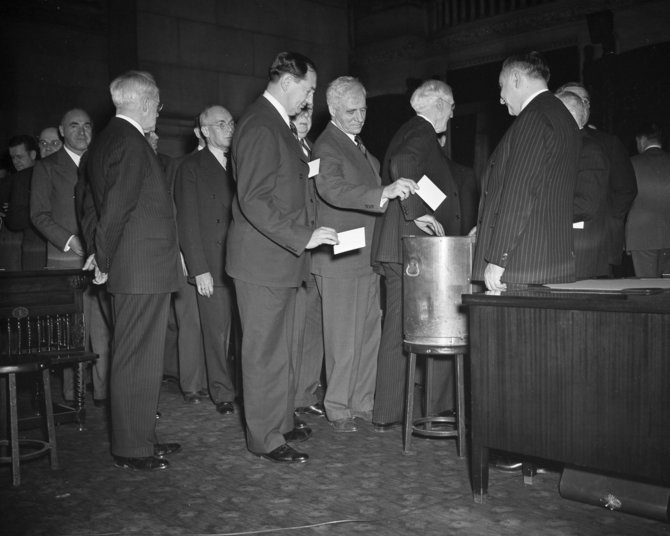 „Scanpix“/AP nuotr./Niujorko valstijos rinkikai balsuoja 1940 metais
