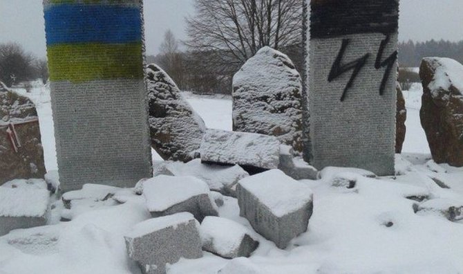 „Facebook“ nuotr./Nuniokoti paminklai kapinėse