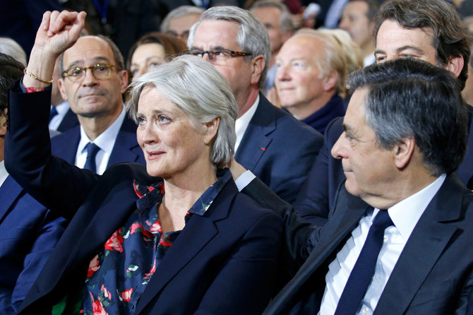 „Reuters“/„Scanpix“ nuotr./Francois Fillonas su žmona Penelope.