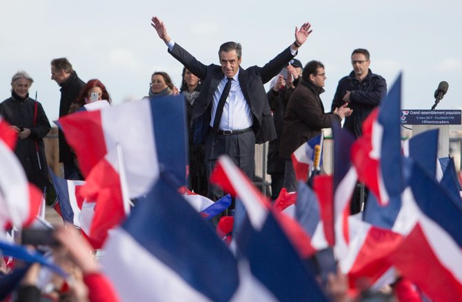 AFP/„Scanpix“ nuotr./F.Fillono palaikymo renginys Paryžiuje