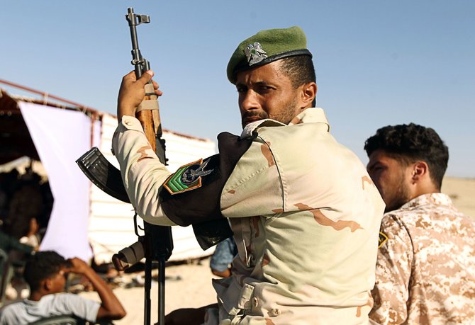 AFP/„Scanpix“ nuotr./Kh.Haftaro Libijos nacionalinės armijos, nepripažįstančios valdžios Tripolyje, kovotojai