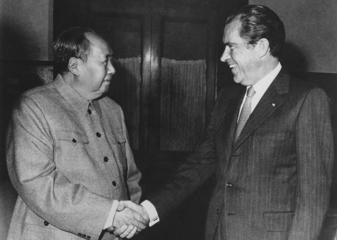 „Scanpix“/AP nuotr./Mao Zedongas ir Richardas Nixonas Pekine