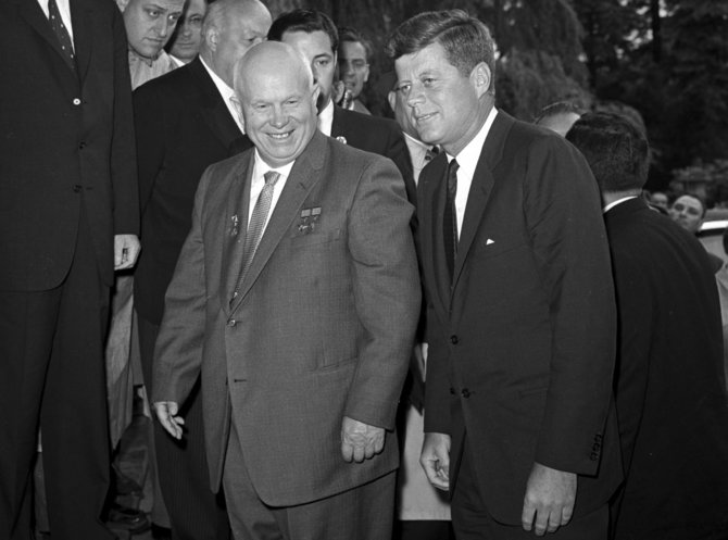 „Scanpix“/AP nuotr./Nikita Chruščiovas ir Johnas F.Kennedy Vienoje 1961 metais