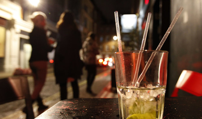 „Scanpix“/AP nuotr./Jungtinėje Karalystėje opi besaikio išgėrinėjimo („binge-drinking“) problema