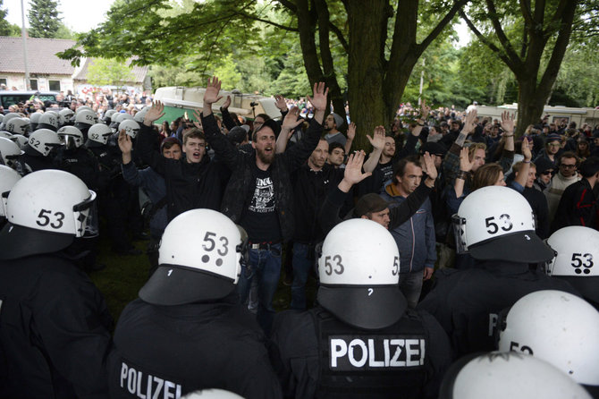 „Scanpix“/AP nuotr./Kraštutiniai kairieji Hamburge jau pradėjo protesto akcijas