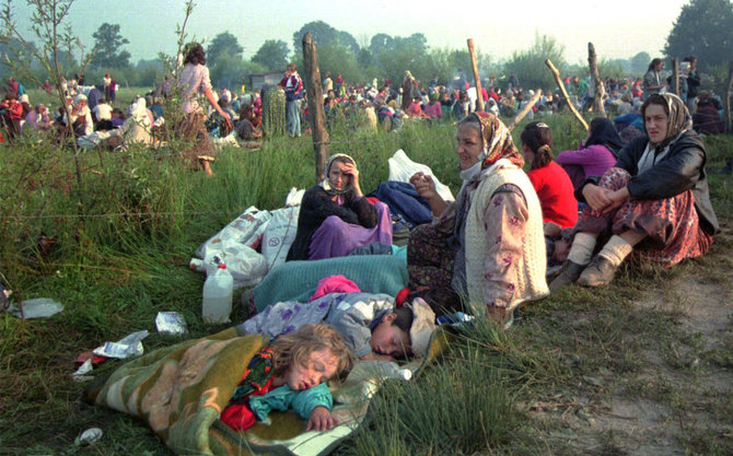 „Scanpix“/AP nuotr./Bosnijos serbai žudė musulmonus vyrus ir bernukus – moteris paliko gyvas