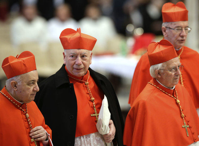 „Scanpix“/AP nuotr./Kardinolas Francesco Coccopalmerio (antras iš kairės)