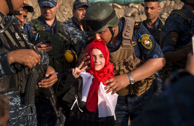 AFP/„Scanpix“ nuotr./Irako kariai išlaisvintame Mosule