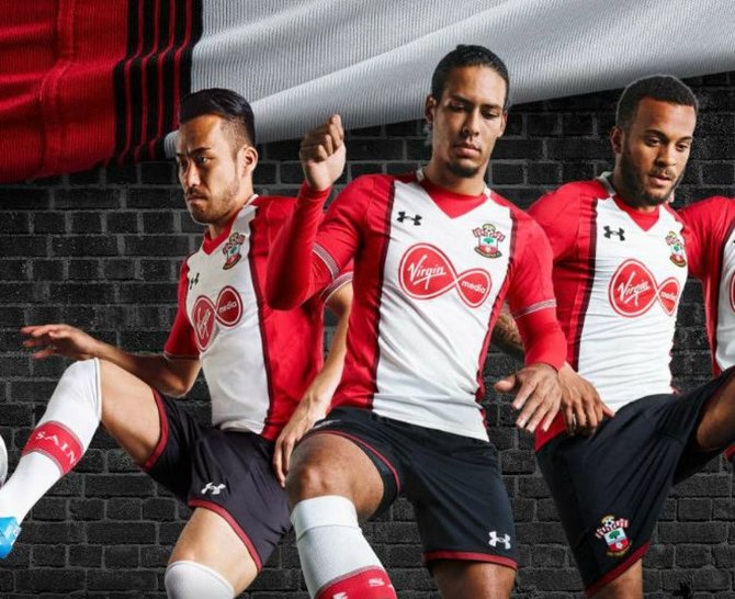 „Facebook“ nuotr./„Southampton“ futbolininkai su nauja 2017/2018 metų sezono apranga