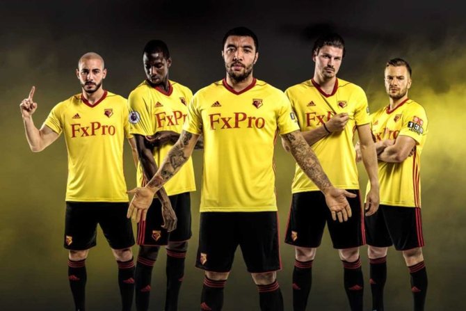 „Facebook“ nuotr./„Watford“ futbolininkai su nauja 2017/2018 metų sezono apranga