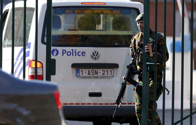 „Reuters“/„Scanpix“ nuotr./Belgijos karys prie barakų