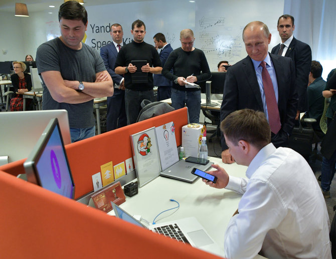 „Scanpix“ nuotr./Vladimiras Putinas „Yandex“ būstinėje