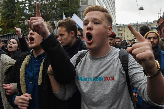 AFP/„Scanpix“ nuotr./Maskvoje vis drąsiau protestuoja jaunimas
