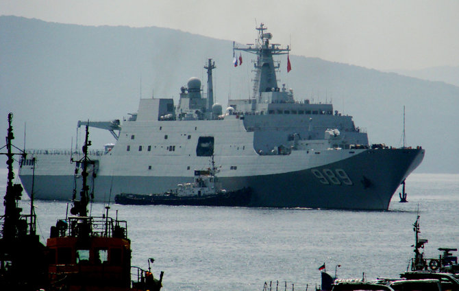 „Scanpix“ nuotr./Kinijos kariniai laivai Vladivostoke 2015 metais