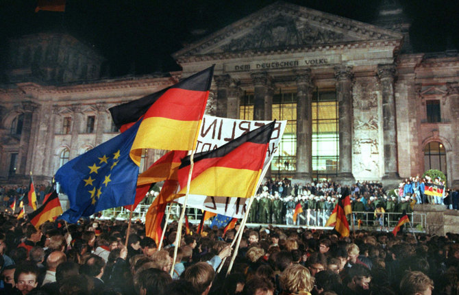 „Scanpix“/„PA Wire“/„Press Association Images“ nuotr./Vokietija buvo suvienyta 1990 metais