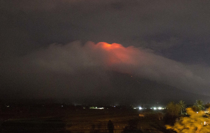„Scanpix“/AP nuotr./Pastarąją parą Majono viršūnę purtė vulkaniniai drebėjimai ir akmenų griūtys bei įvyko keli garų išsiveržimai