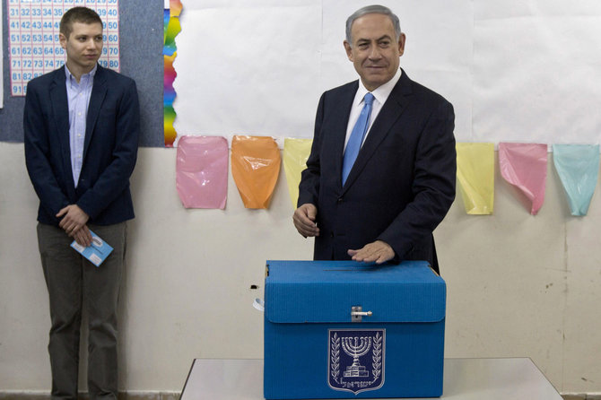 „Scanpix“/AP nuotr./Benjaminas Netanyahu su sūnumi Yairu