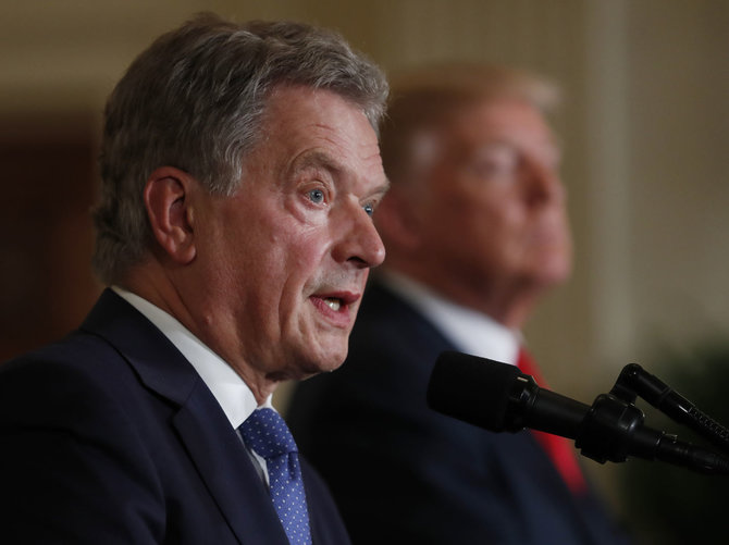 „Scanpix“/AP nuotr./Suomijos prezidentas Sauli Niinisto ir Donaldas Trumpas