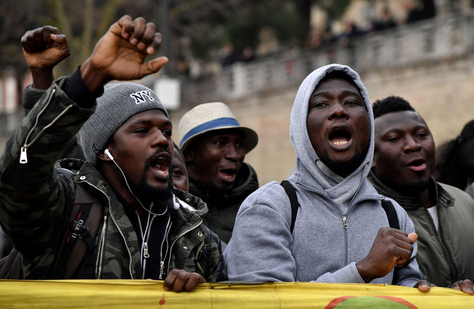 AFP/„Scanpix“ nuotr./Migrantai iš Afrikos Italijoje