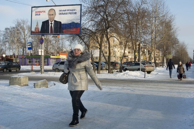 „Scanpix“/AP nuotr./V.Putino rinkiminis plakatas Žemutiniame Tagile