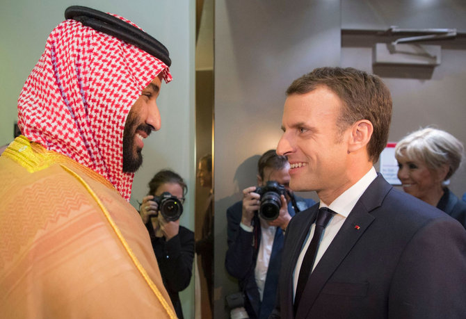 AFP/„Scanpix“ nuotr./Saudo Arabijos princas Mohammedas bin Salmanas ir Prancūzijos prezidentas Emmanuelis Macronas