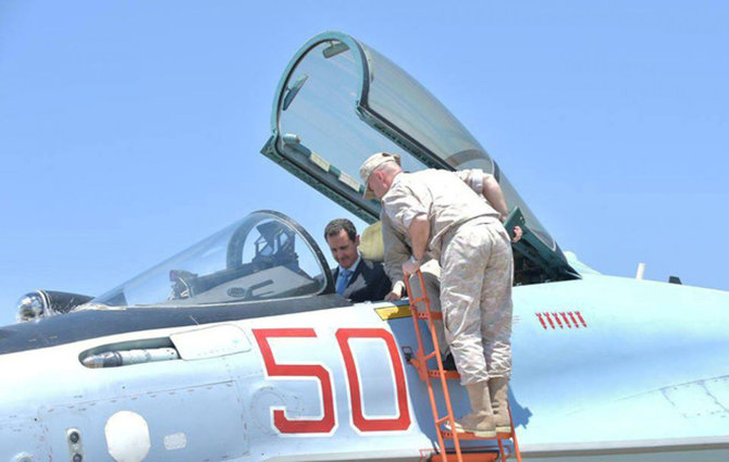 „Reuters“/„Scanpix“ nuotr./Basharas al Assadas pernai birželį aplankė rusų karinę bazę Latakijoje