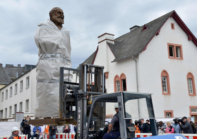 AFP/„Scanpix“ nuotr./Karlo Marxo statula jo gimtajame Tryro mieste