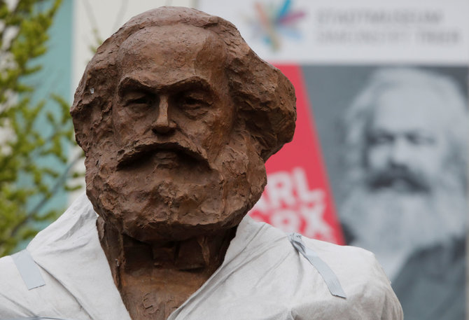 „Reuters“/„Scanpix“ nuotr./Karlo Marxo statula jo gimtajame Tryro mieste