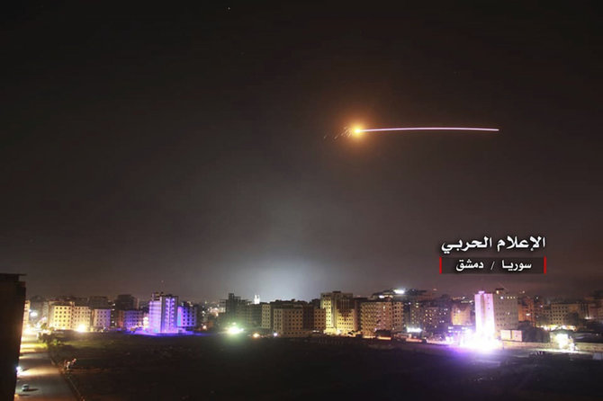 „Scanpix“/AP nuotr./Raketos virš Sirijos sostinės Damasko