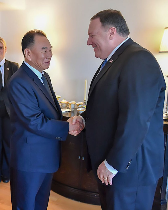 AFP/„Scanpix“ nuotr./M.Pompeo surengė didkepsnių vakarienę Šiaurės Korėjos aukšto rango pareigūnui