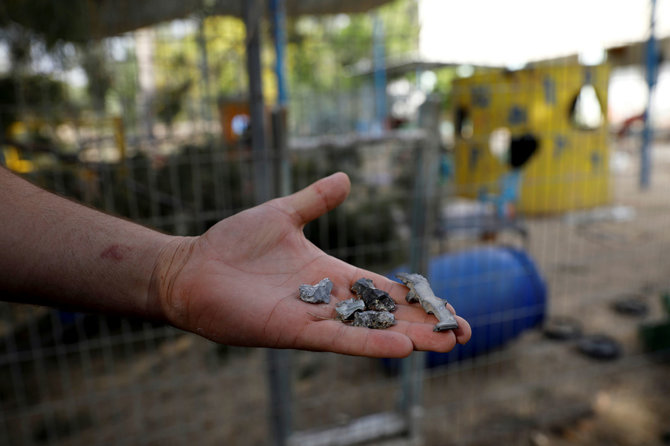 „Reuters“/„Scanpix“ nuotr./Dalis sviedinių nusileido vaikų darželio kieme
