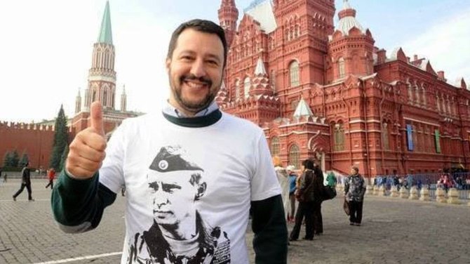 „Twitter“ nuotr./Ant Maskvoje apsilankiusio M.Salvini marškinėlių – V.Putino portretas