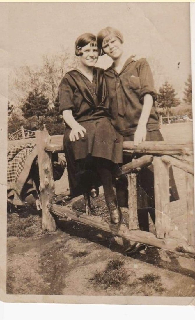Asmeninio albumo nuotr./Senelė Helen ir jos sesuo Anna