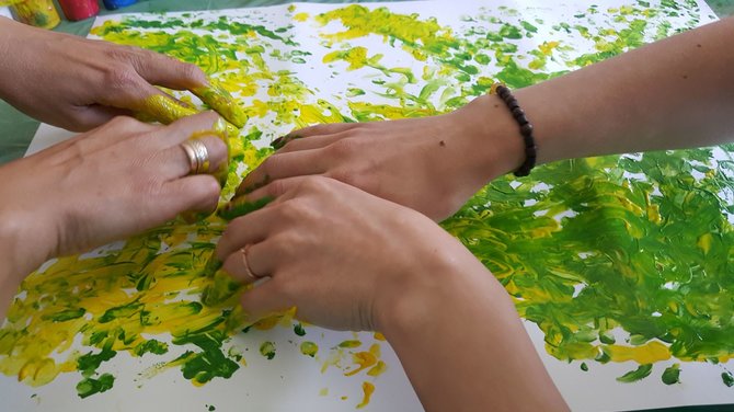 Asmeninio archyvo nuotr./Marijos Mendelės-Leliugienės meno terapija: piešimas rankomis