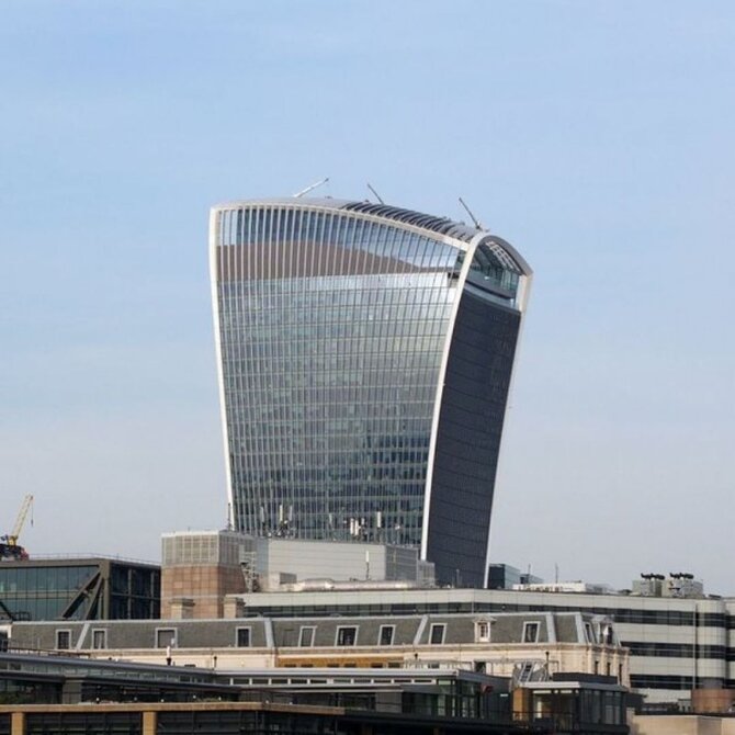 pilotas.lt/Londono dangoraižis Walkie Talkie, Karbunkulo taurė 2015