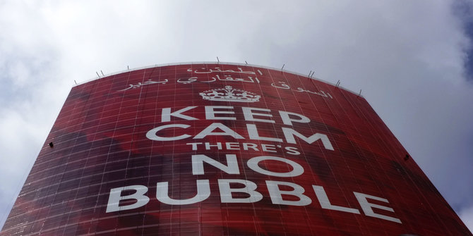 „Reuters“/„Scanpix“ nuotr./„Nusiraminkite, nėra jokio nekilnojamojo turto burbulo“, - skelbia reklama Dubajuje