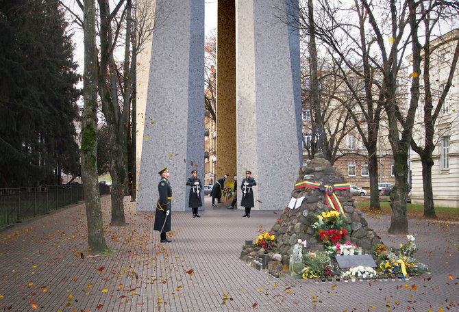 A.Ambraso vizualizacija /A.Ambraso siūlomas obeliskas Aukų gatvėje 