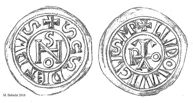 M.Habichto iliustr./Vienoje monetų pusėje yra popiežiaus (galimai – popiežės Joanos) monograma, kitoje – Frankų imperatoriaus vardas