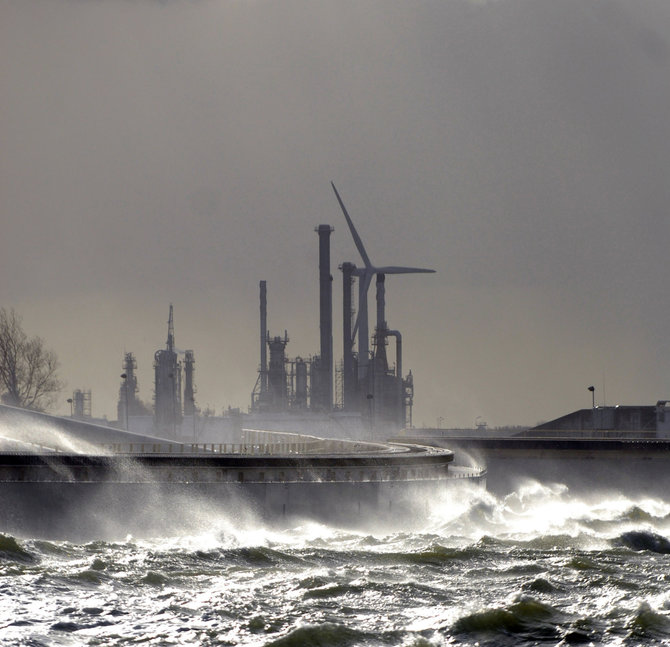 AFP/„Scanpix“ nuotr./Meslant bangolaužis, saugantis Roterdamo uostą nuo potvynių, taip pat gali būti atidarytas arba uždarytas