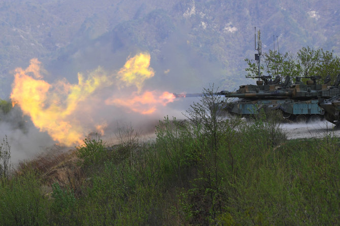 AFP/„Scanpix“ nuotr./Pietų Korėjoje sukurtas ir gaminamas tankas „K2 Black Panther“