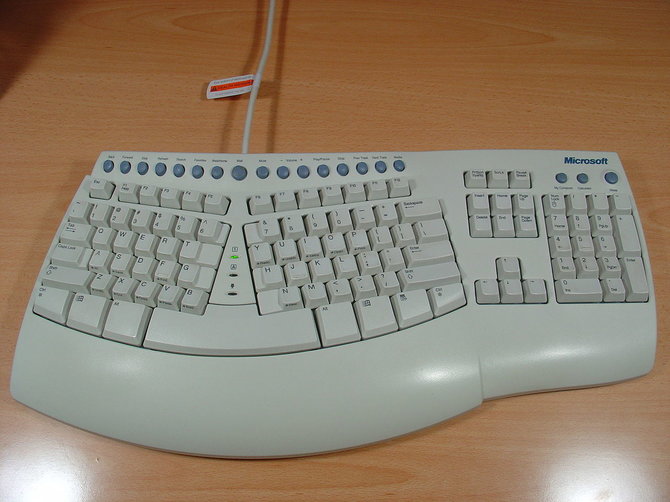 cataclysmicmutation.com nuotr./Ar dar kas nors prisimena tokias klaviatūras?